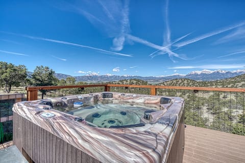 Mountain Views• Private Hot Tub•Large Deck