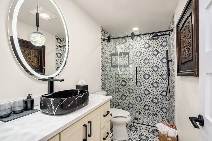 Brand New Modern Lake Front Paradise | RV Parking gallery image 5