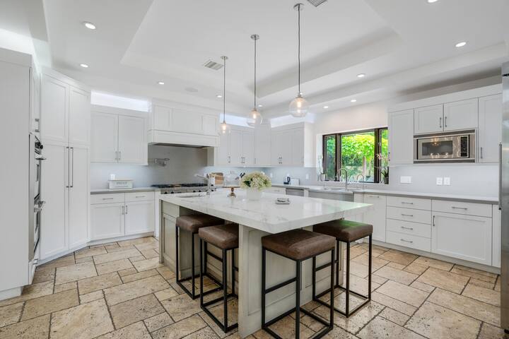 Elegant Encino Villa with Pool & Luxe Amenities gallery image 4