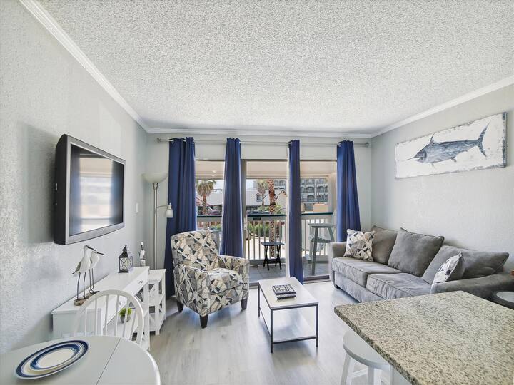 Sea U Soon Pools, Hot Tub, & Loungers Condominiums for Rent in