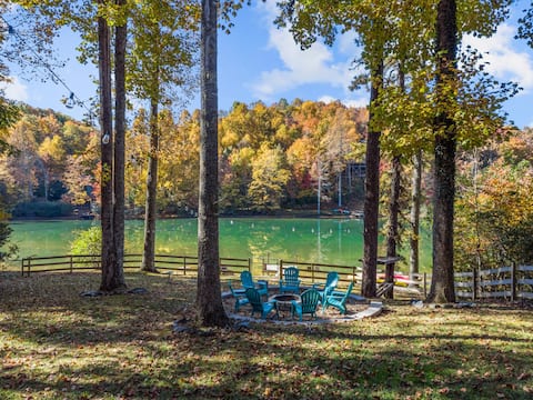 Sleeps 8 | Firepit | Hot Tub | Private Lake Access