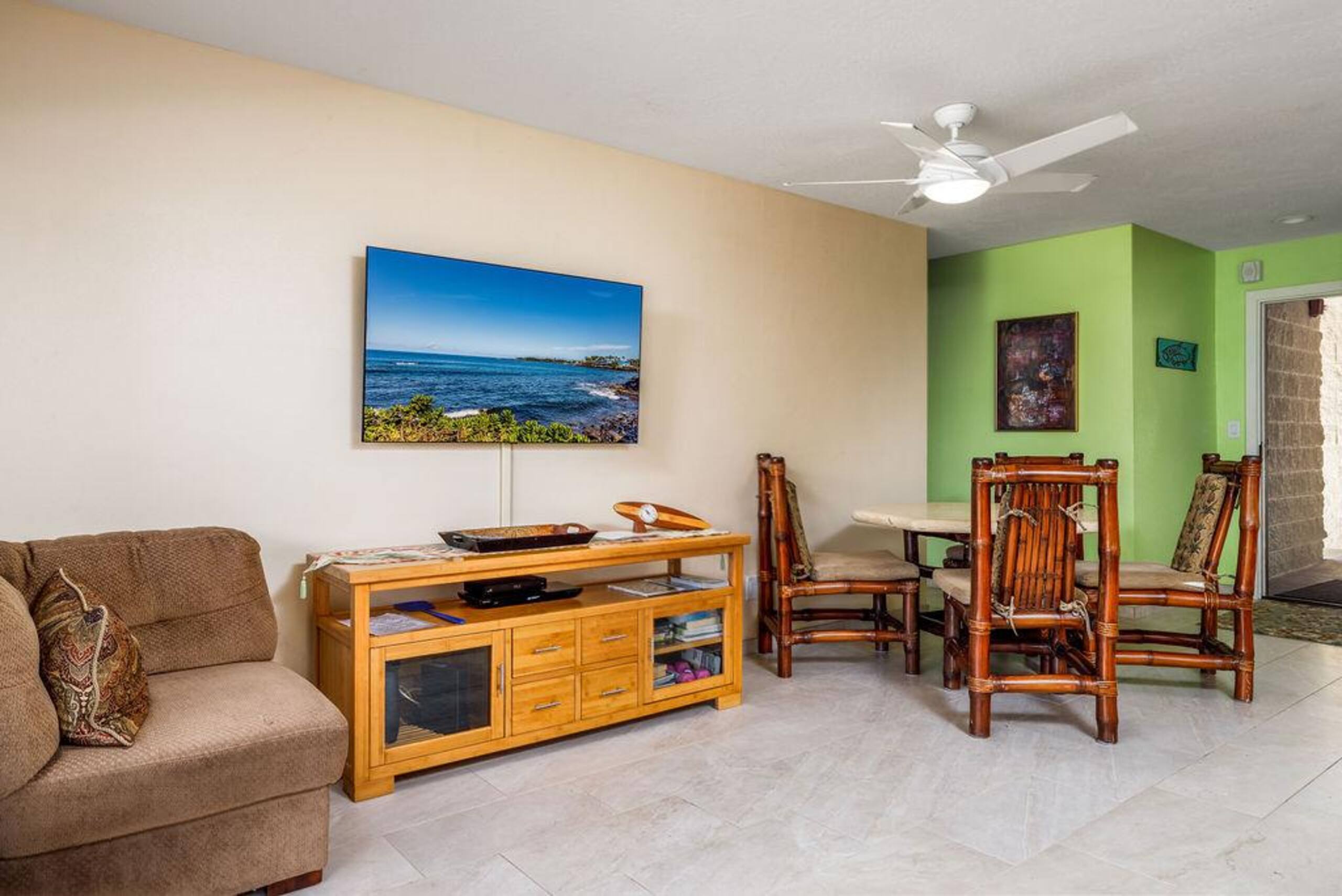 Condo in Kailua-Kona · ★4.86 · 2 bedrooms · 3 beds · 2 private baths - Image 3