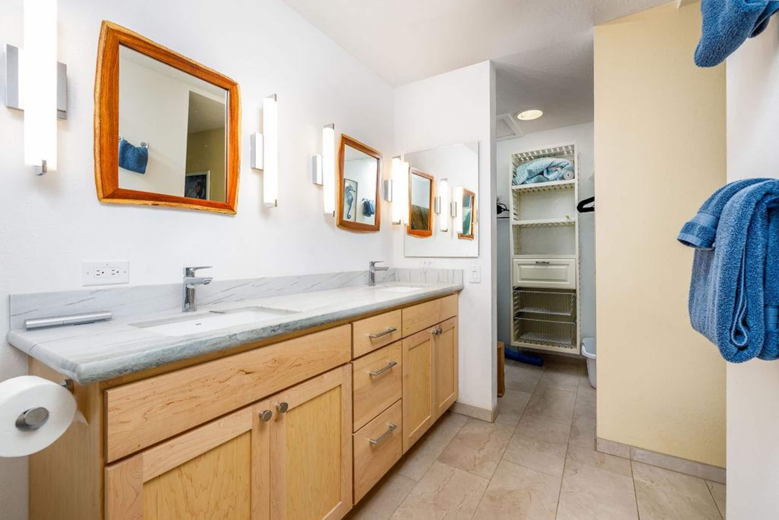 Condo in Kailua-Kona · ★4.86 · 2 bedrooms · 3 beds · 2 private baths - Image 12