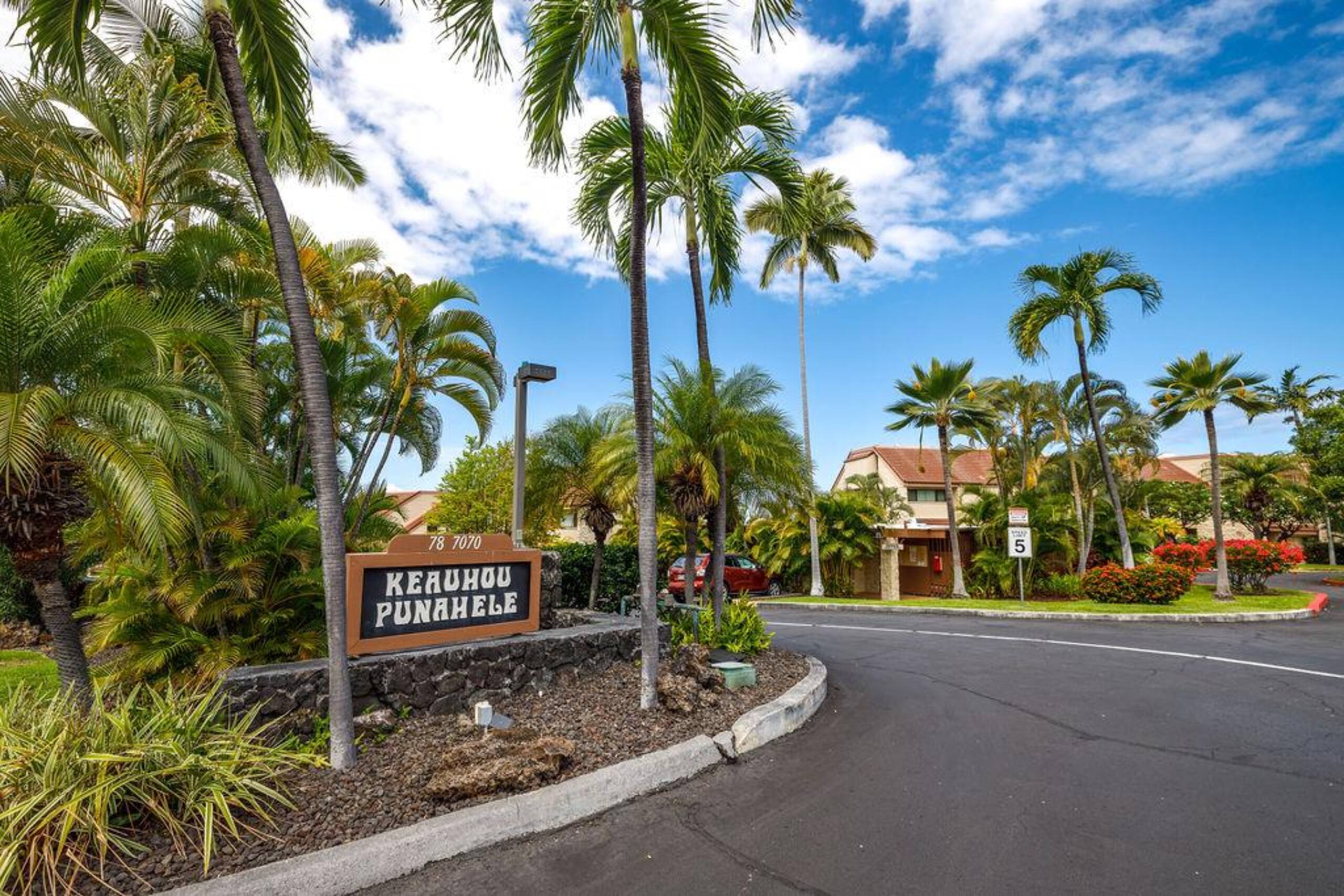Condo in Kailua-Kona · ★4.86 · 2 bedrooms · 3 beds · 2 private baths - Image 29