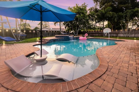 Regal Manor Paradise Heatd PoolSpa Gym By Relaxtay