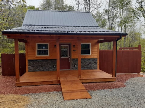 Pet Friendly, Hot Tub, Secluded