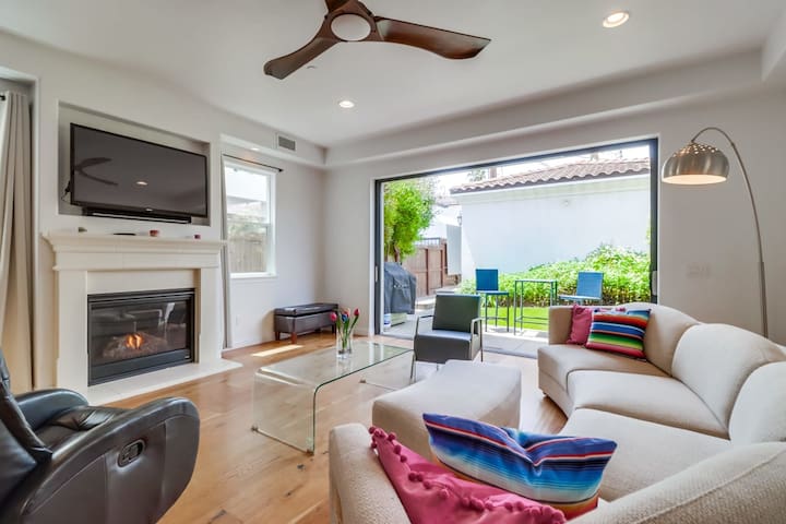 Rooftop patio views, hot tub, AC, beach, bay views