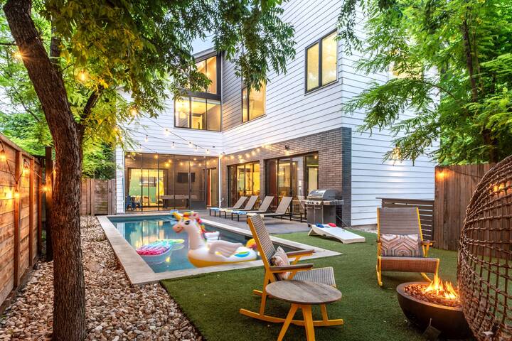 Spacious 6BR Retreat w Backyard Pool—Rainey Street gallery image 5