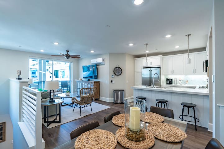 Luxury Stay Just 40 Steps to the Water