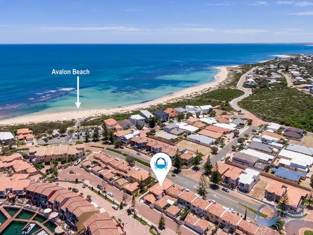 Summer Breeze at Avalon Beach gallery image 2