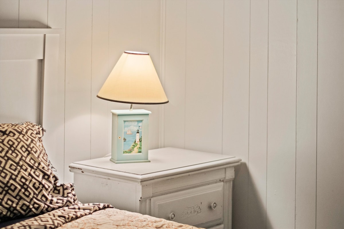 Zelfs de lampen zijn Beachy in dit uitje