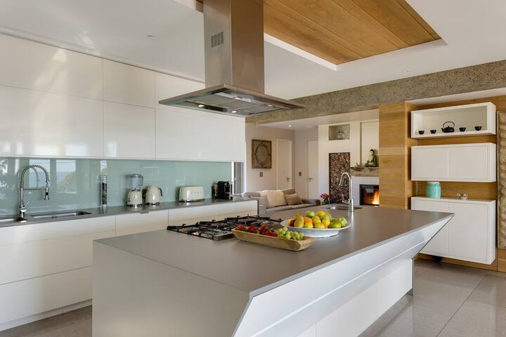 Element House – Contemporary and Upmarket Villa gallery image 4