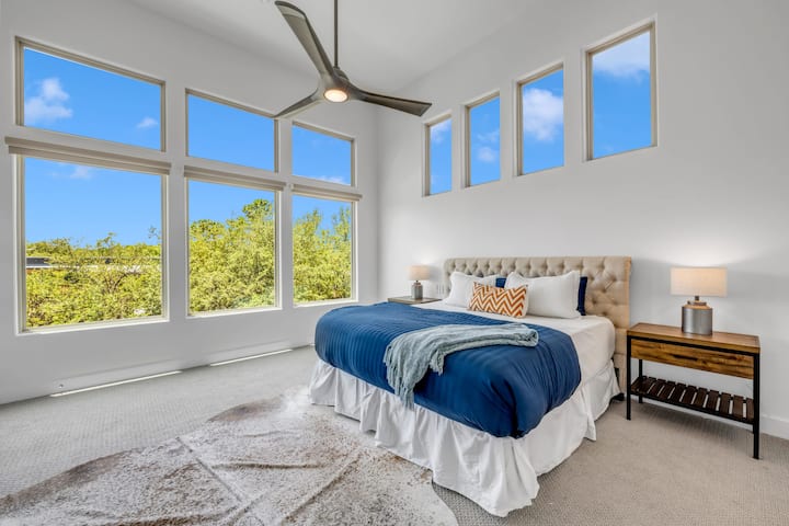 Bedroom 1: Master