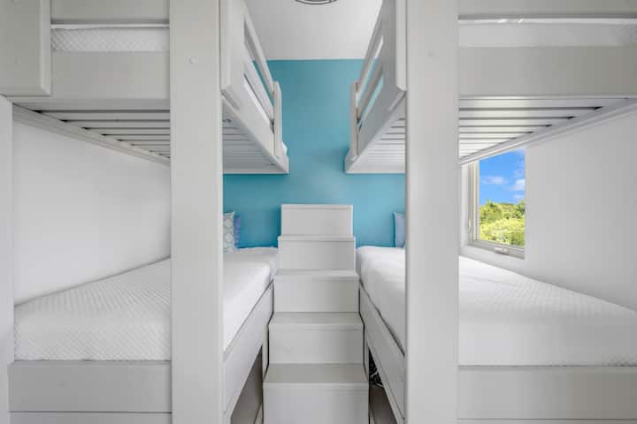 Bedroom 4: Third Floor