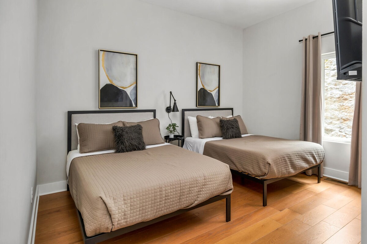 Dhoma e gjumit 3 - Dhomë gjumi e rehatshme me 2 krevate të plotë, e përkryer për vizitorët.