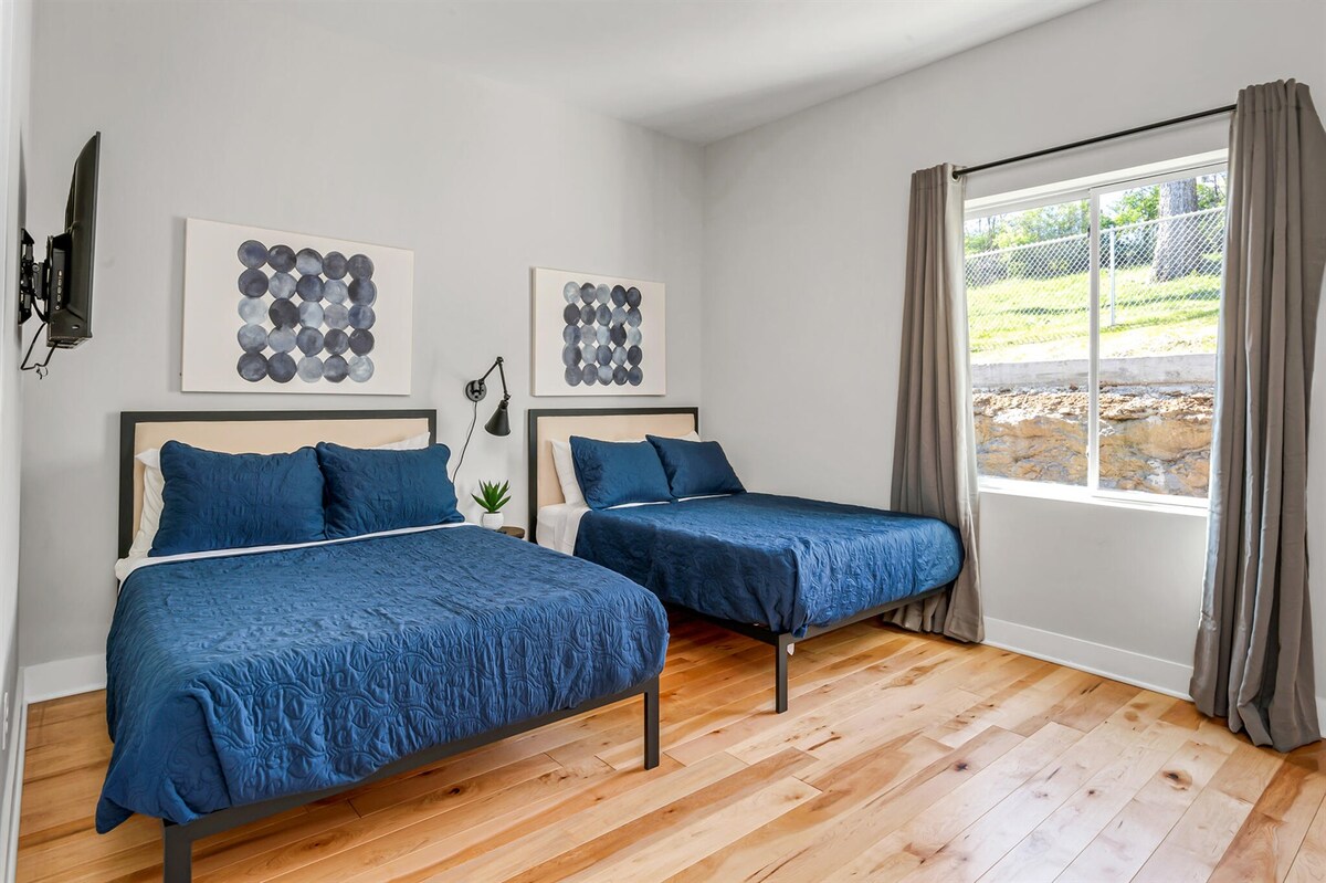 Dhoma e gjumit 7 - Dhomë e rehatshme me dy krevate të plotë.