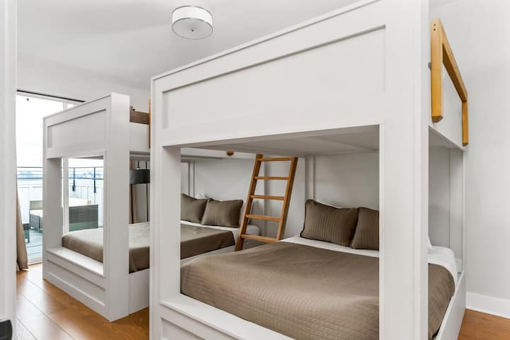 Chumba cha 4 cha kulala - Vitanda mahususi vya ghorofa vilivyojengwa kando na magodoro ya kifalme.