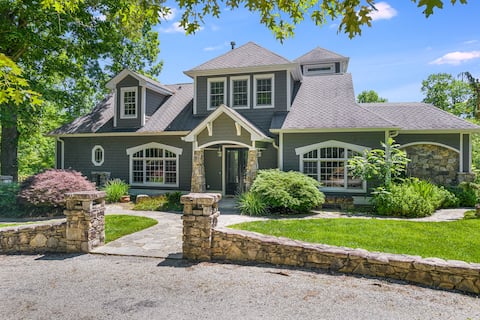 Luxury Estate + Hot Tub + Biltmore Pass