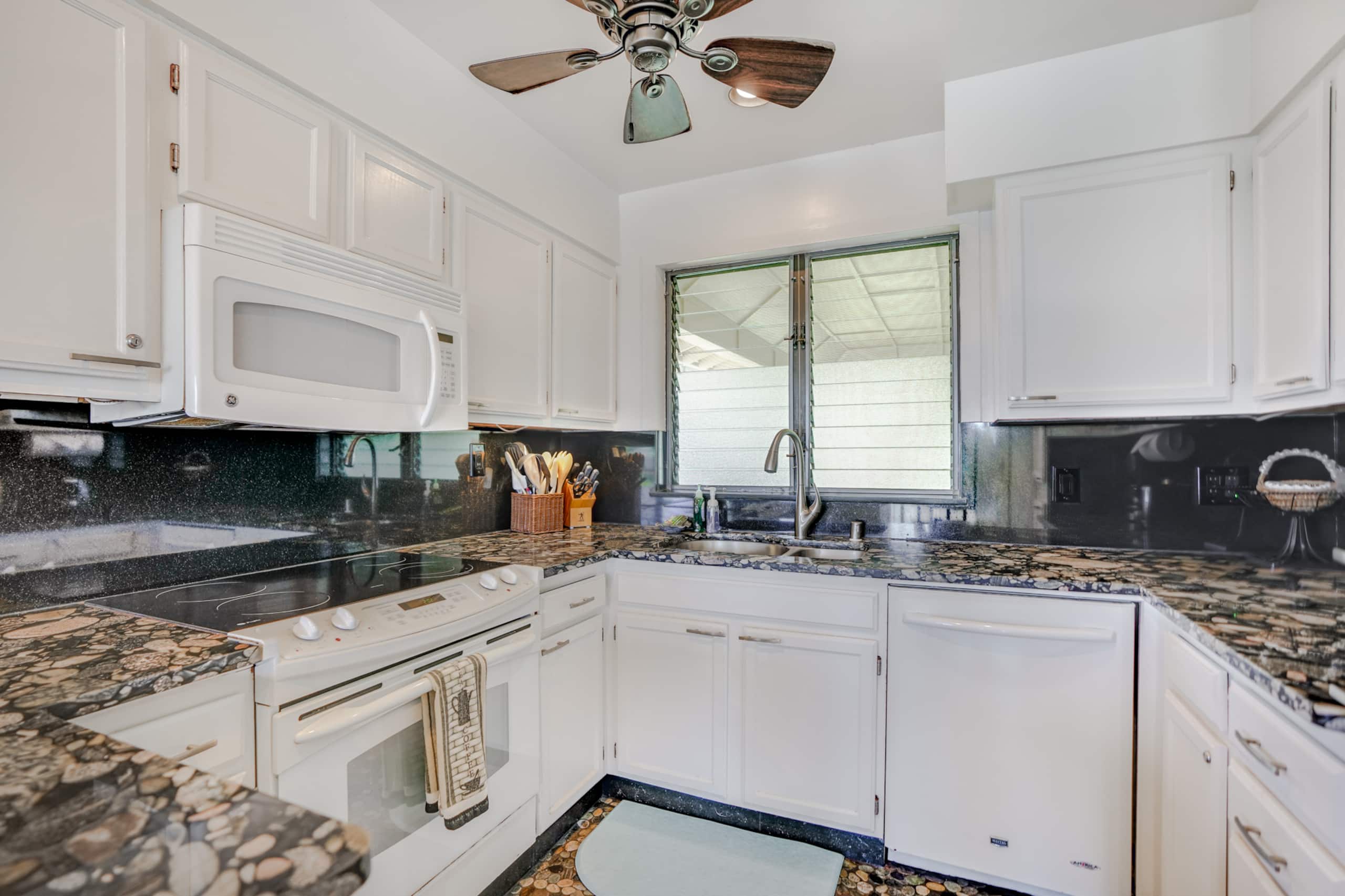 Condo in Kapaa · ★4.92 · 2 bedrooms · 2 beds · 2 baths - Image 18