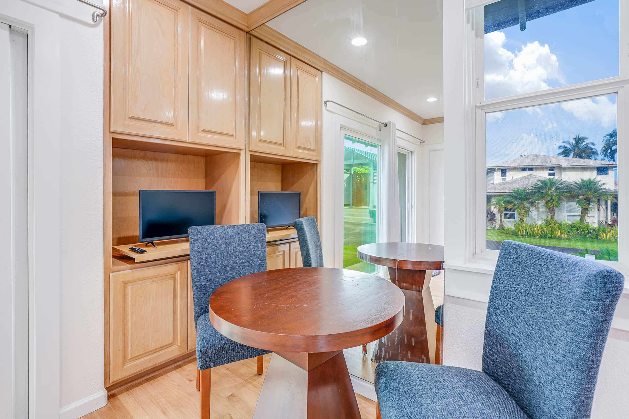Home in Princeville · ★4.81 · 5 bedrooms · 7 beds · 4.5 private baths - Image 35