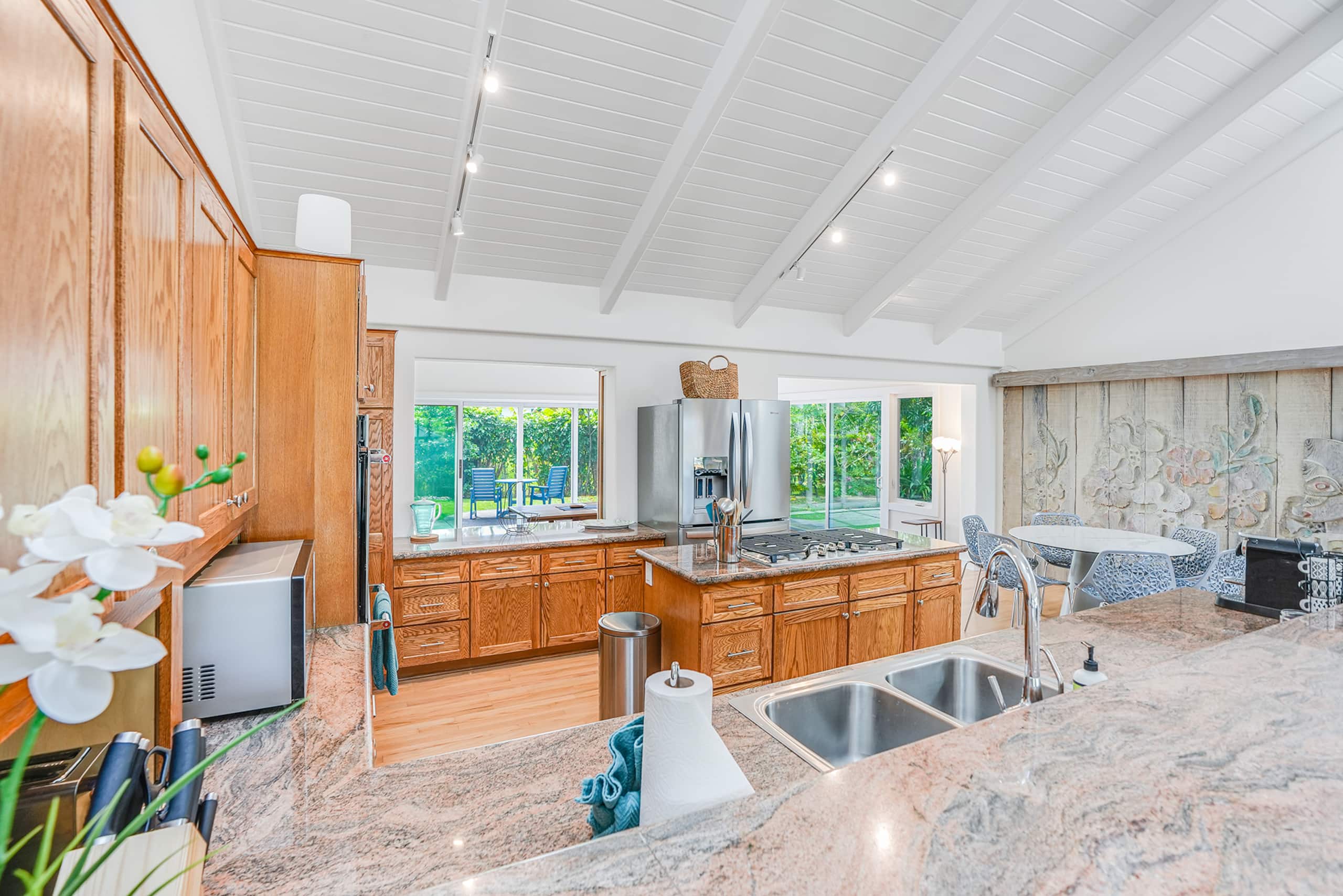 Home in Princeville · ★4.81 · 5 bedrooms · 7 beds · 4.5 private baths - Image 17