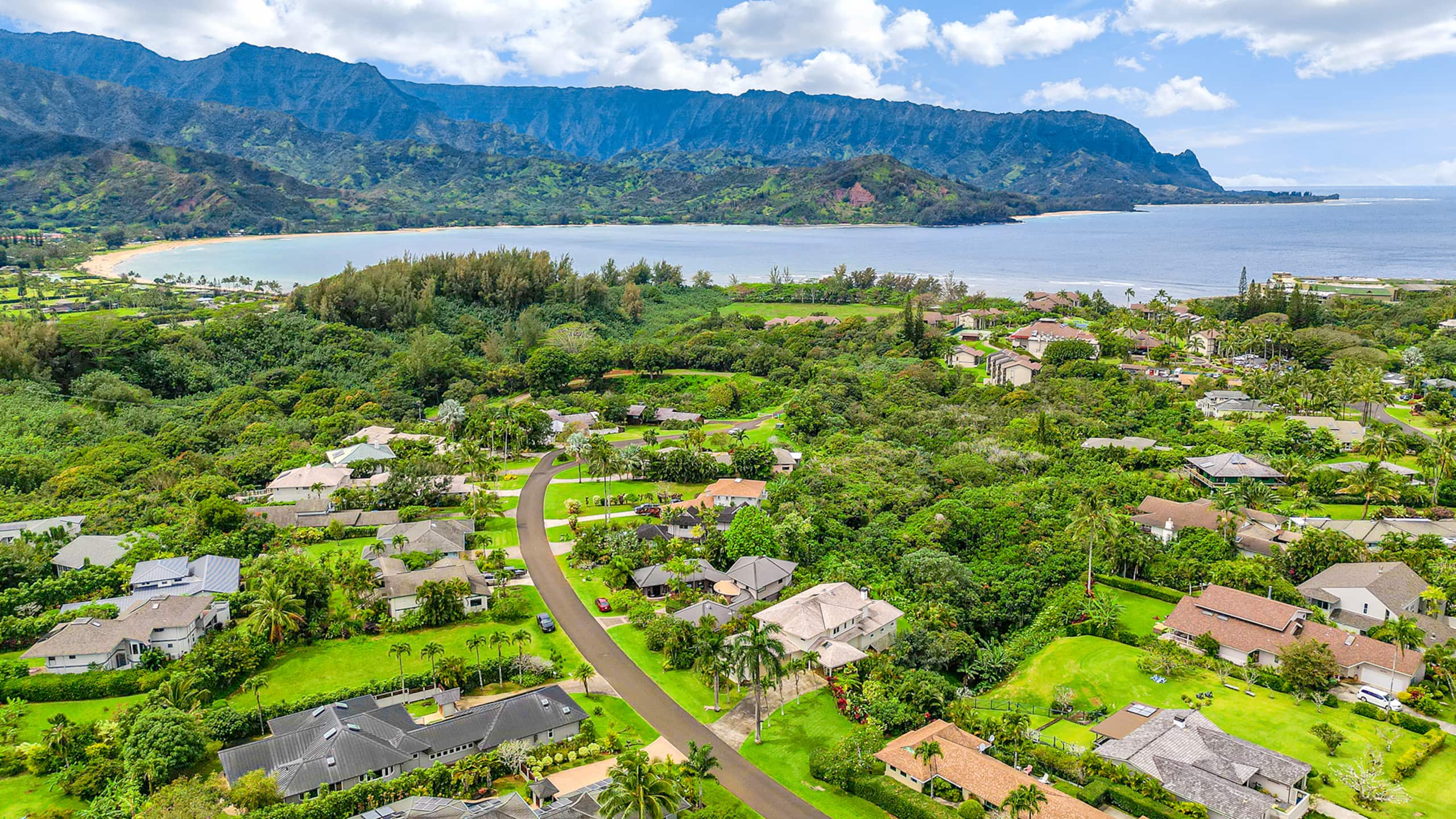 Home in Princeville · ★4.81 · 5 bedrooms · 7 beds · 4.5 private baths - Image 43