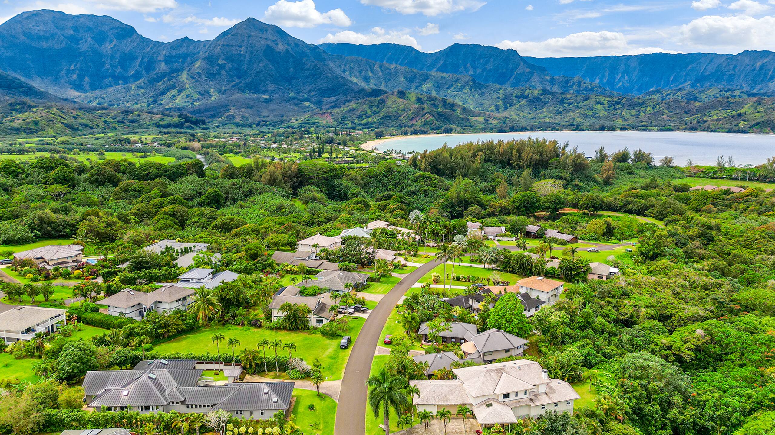 Home in Princeville · ★4.81 · 5 bedrooms · 7 beds · 4.5 private baths - Image 42