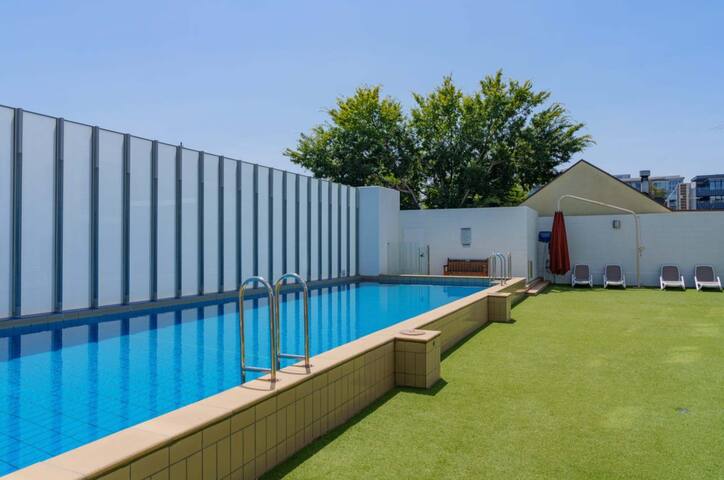 Beach Street Luxury | Beach & Bay Views gallery image 2