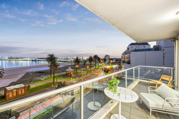 Beach Street Luxury | Beach & Bay Views gallery image 3