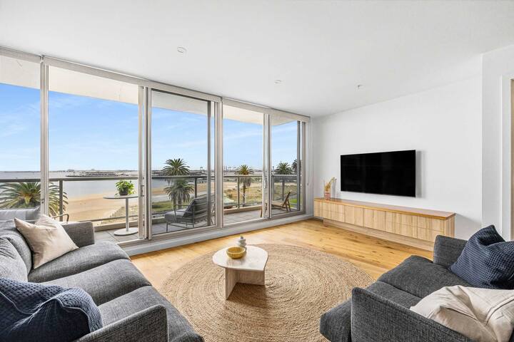 Beach Street Luxury | Beach & Bay Views gallery image 4