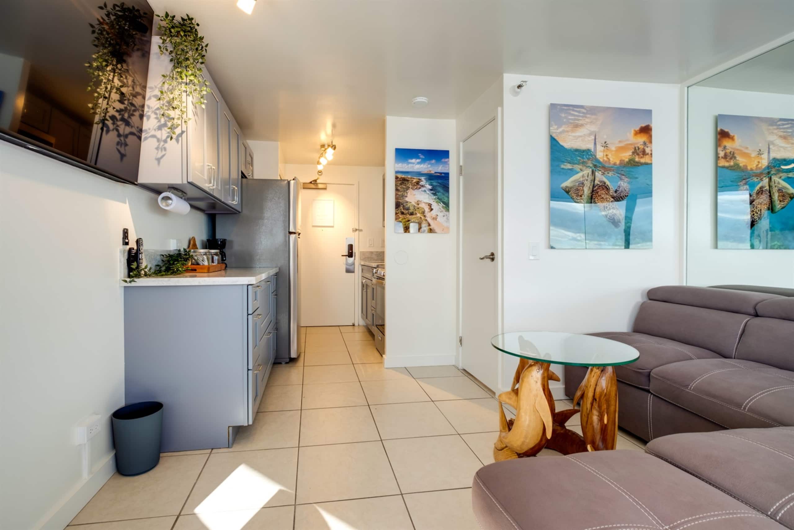 Stunning Waikiki Views • Prime Location + Parking - Image 8