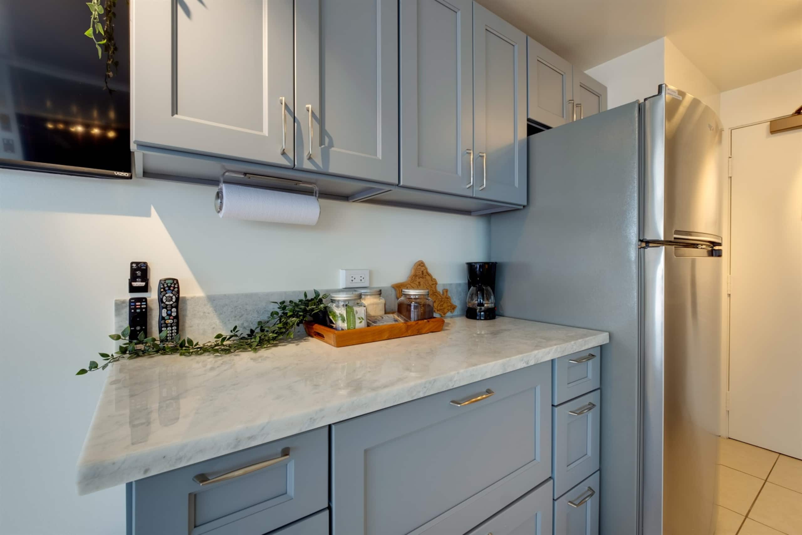 Stunning Waikiki Views • Prime Location + Parking - Image 15