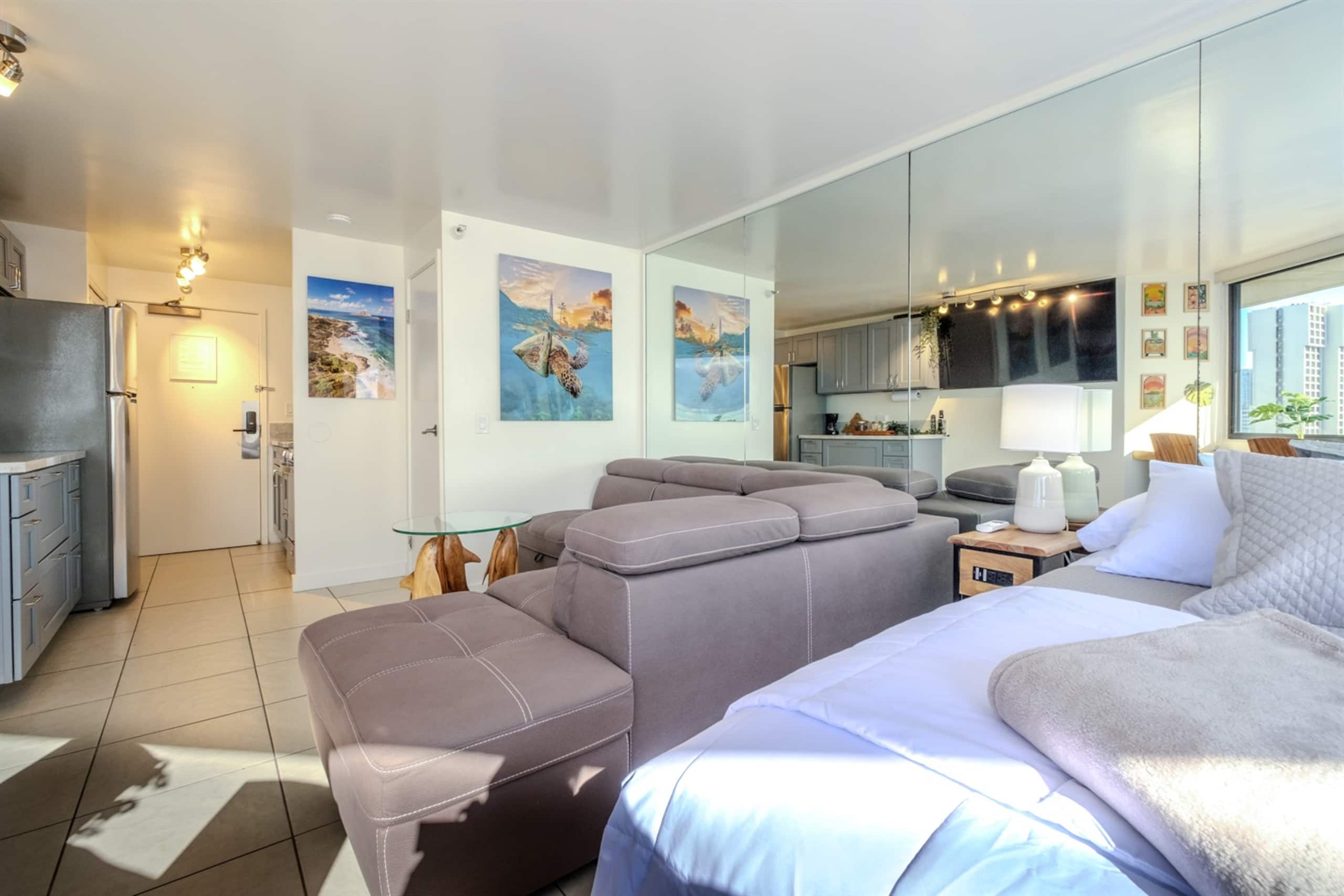 Stunning Waikiki Views • Prime Location + Parking - Image 6