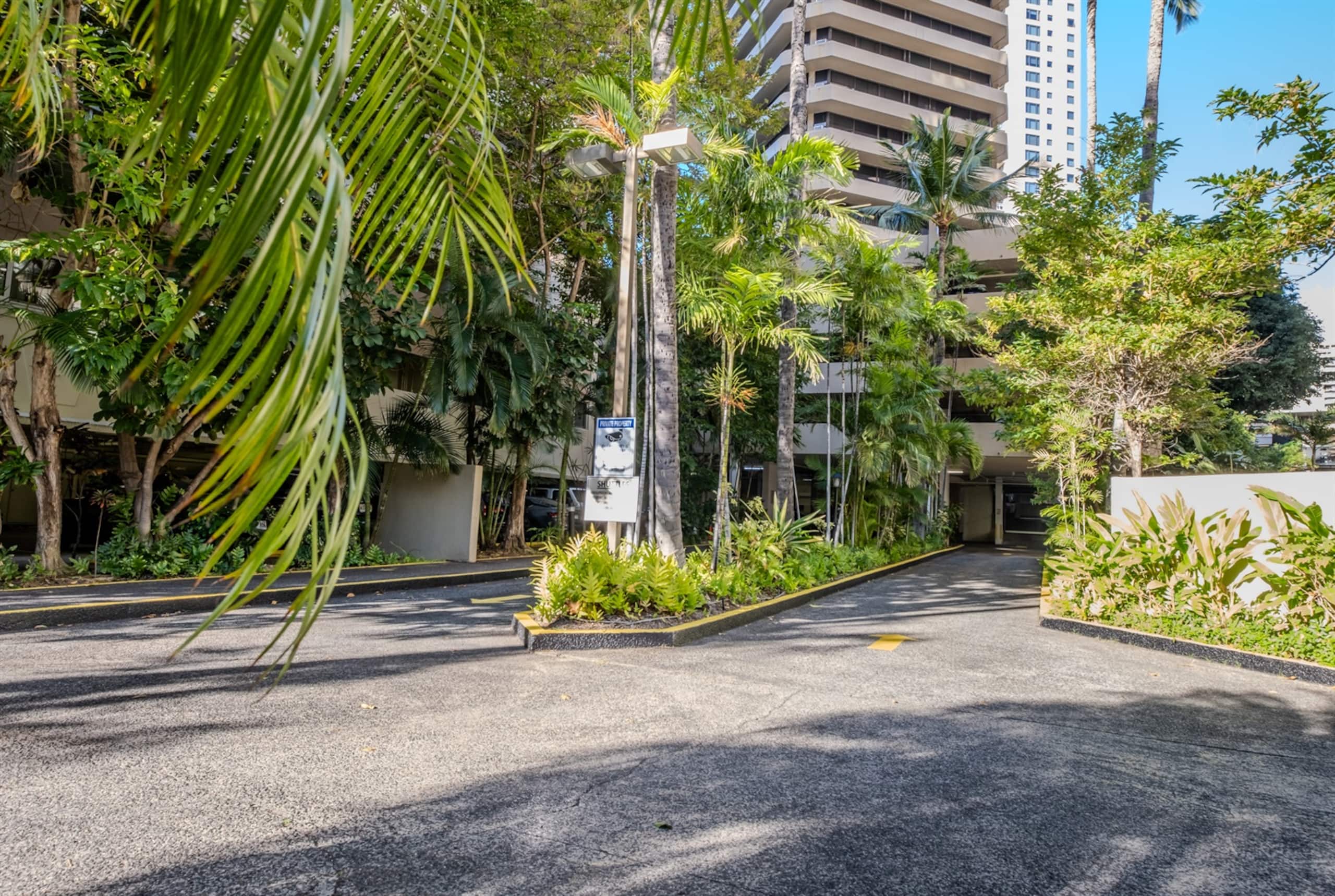Stunning Waikiki Views • Prime Location + Parking - Image 35