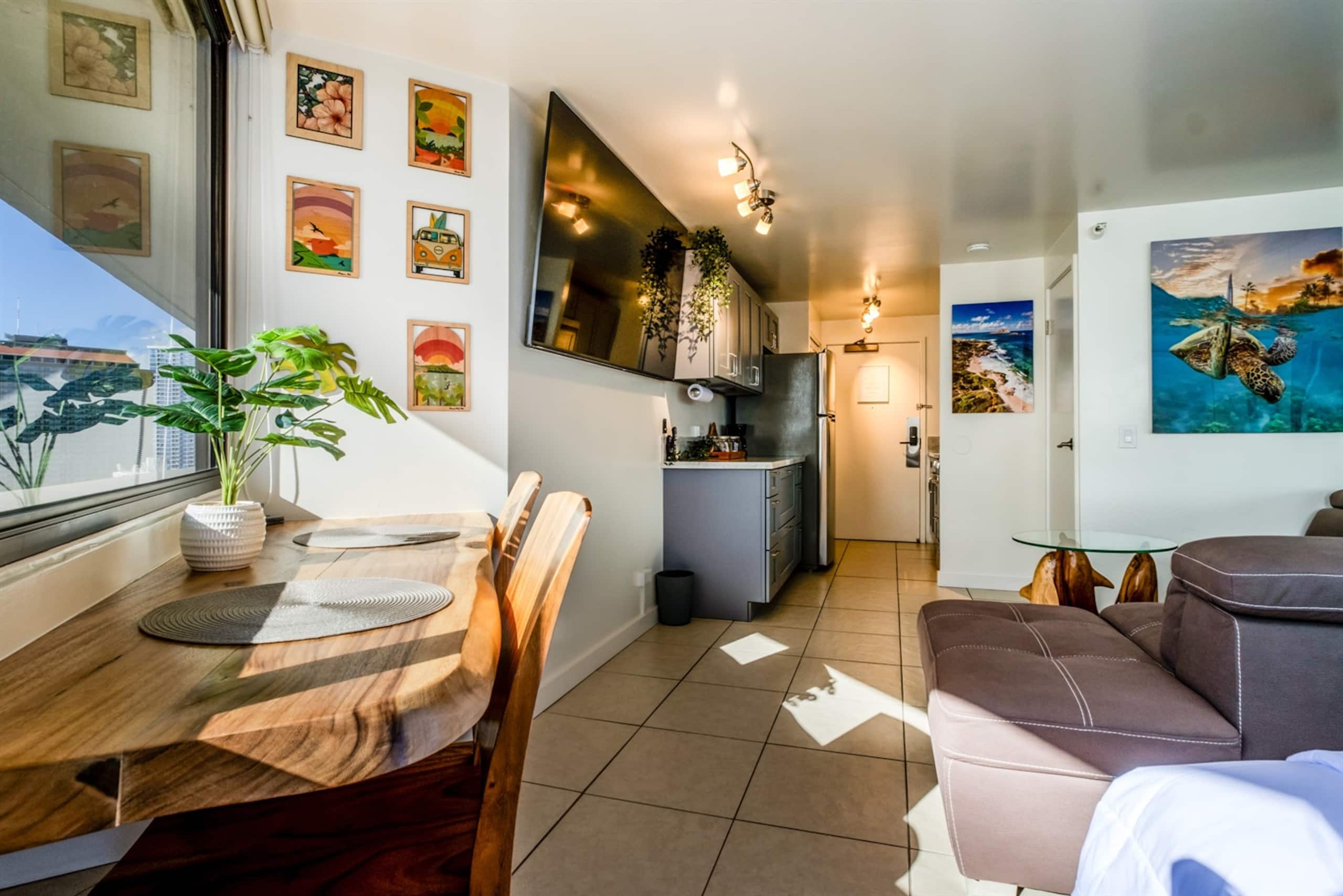 Stunning Waikiki Views • Prime Location + Parking - Image 27