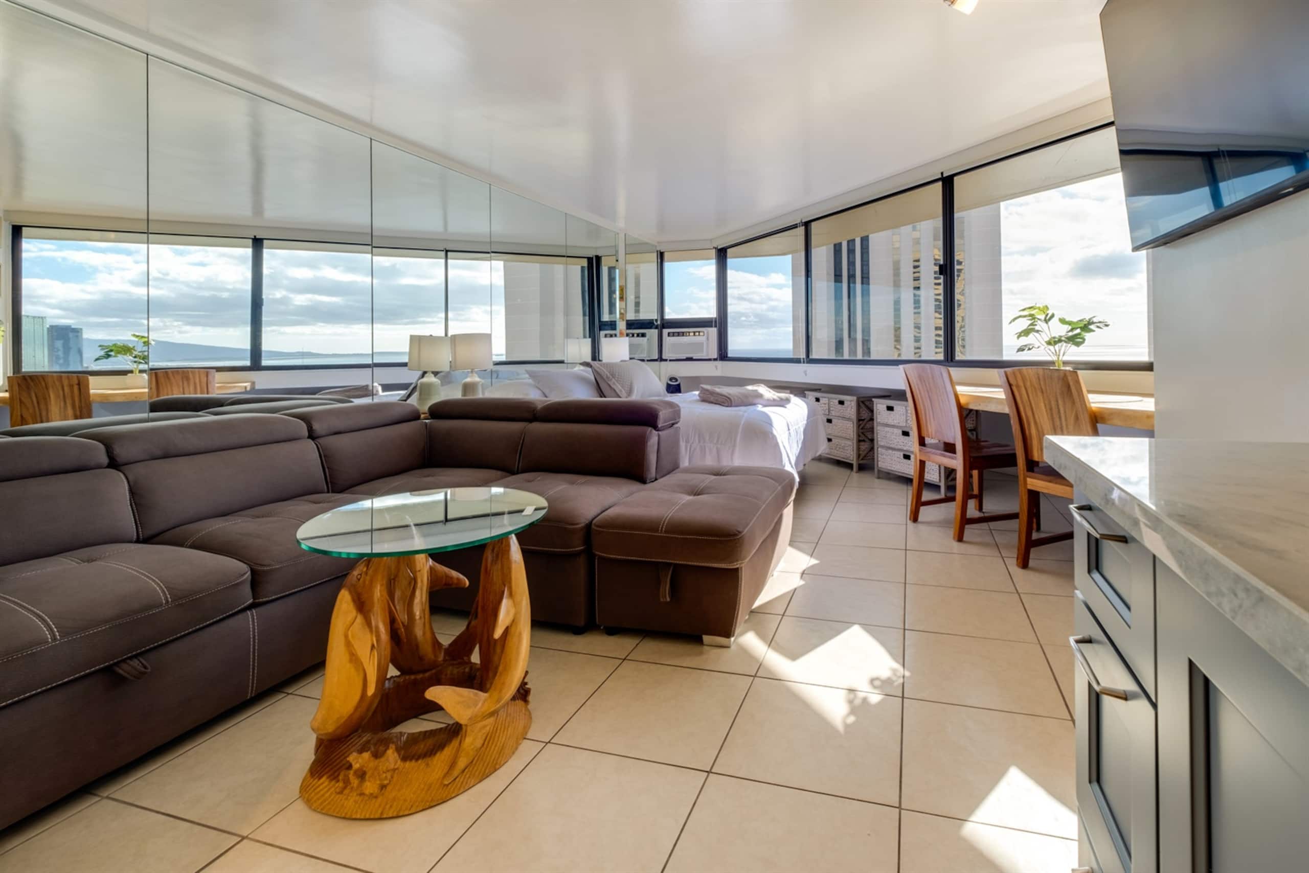 Stunning Waikiki Views • Prime Location + Parking - Image 5