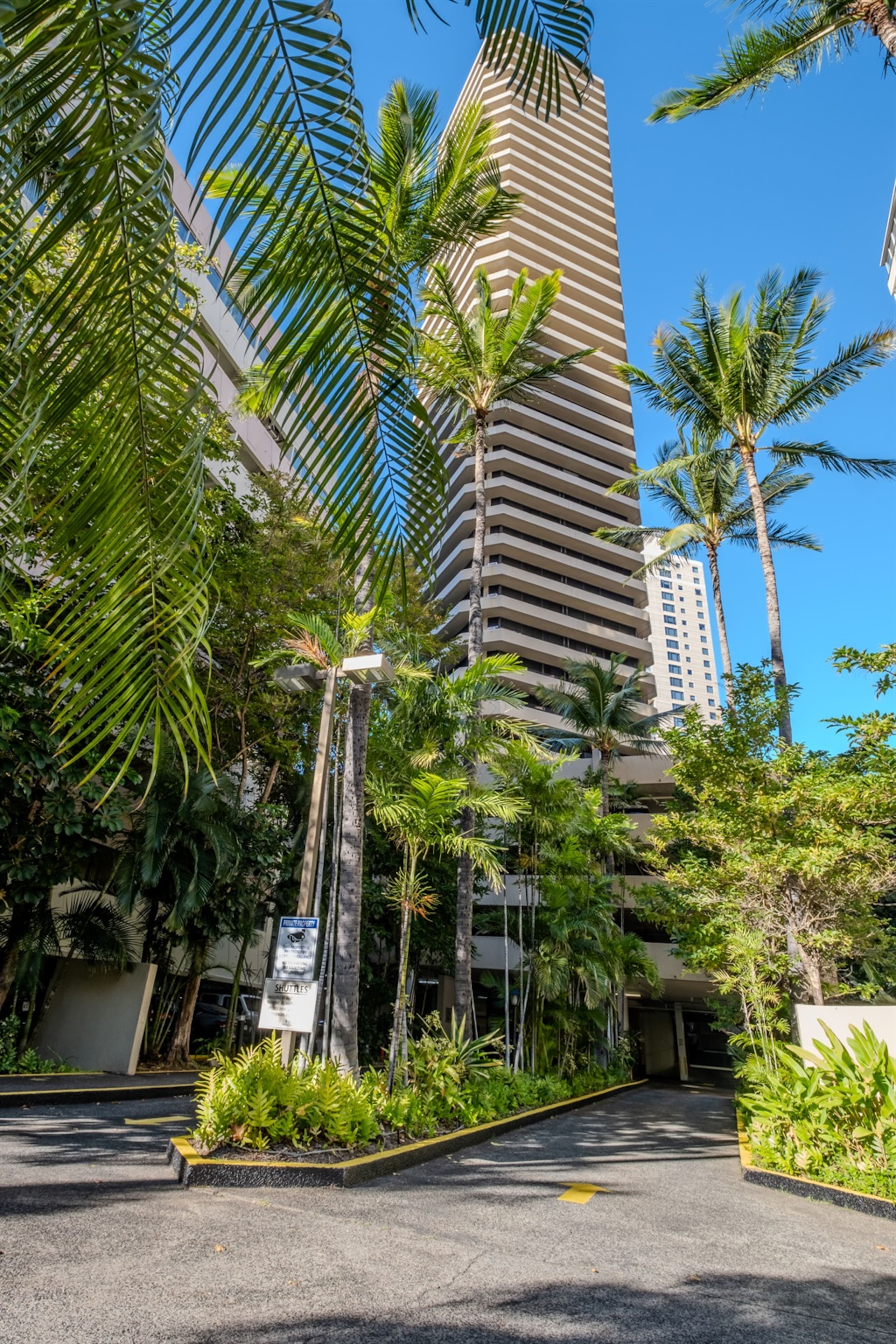 Stunning Waikiki Views • Prime Location + Parking - Image 33