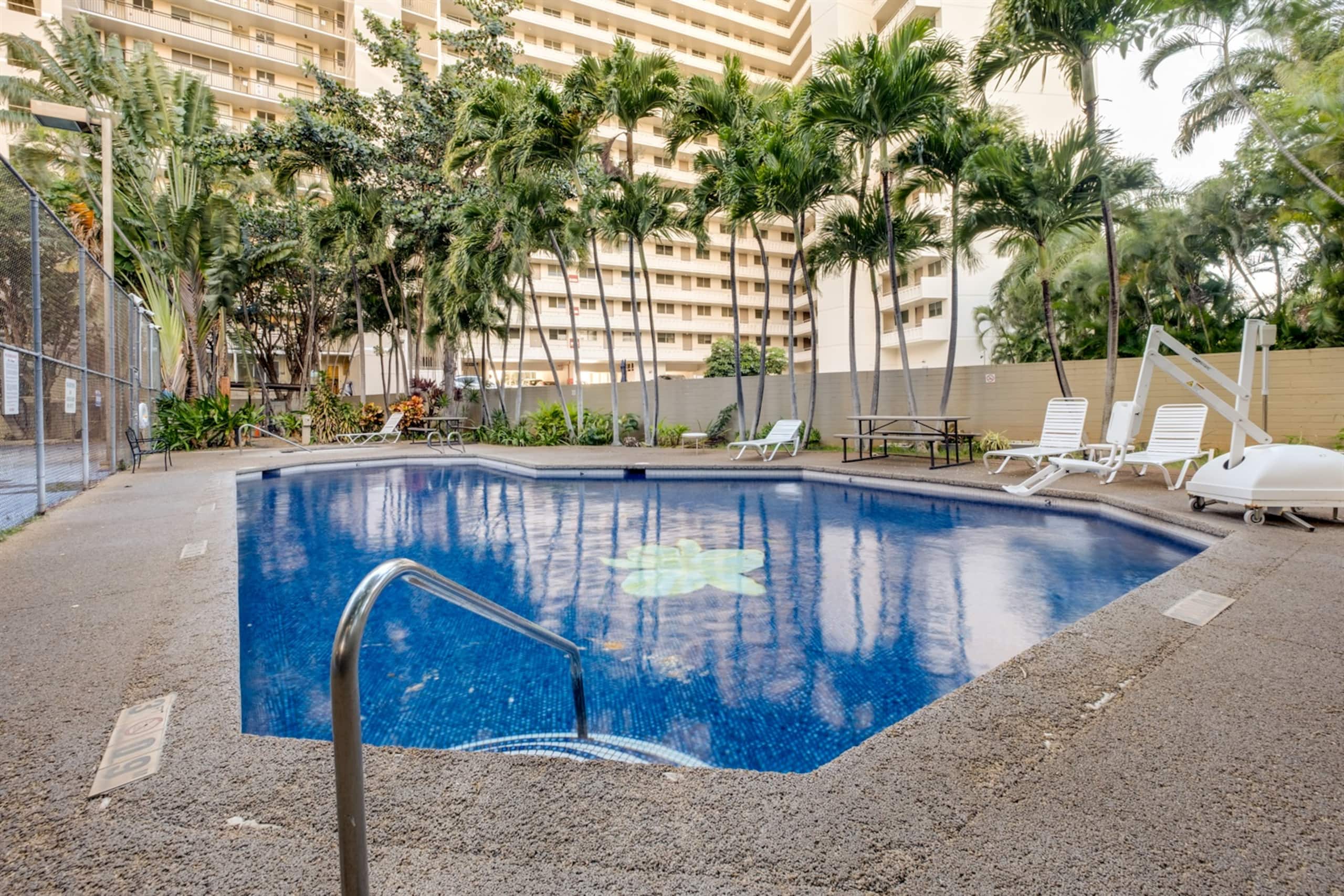 Stunning Waikiki Views • Prime Location + Parking - Image 38