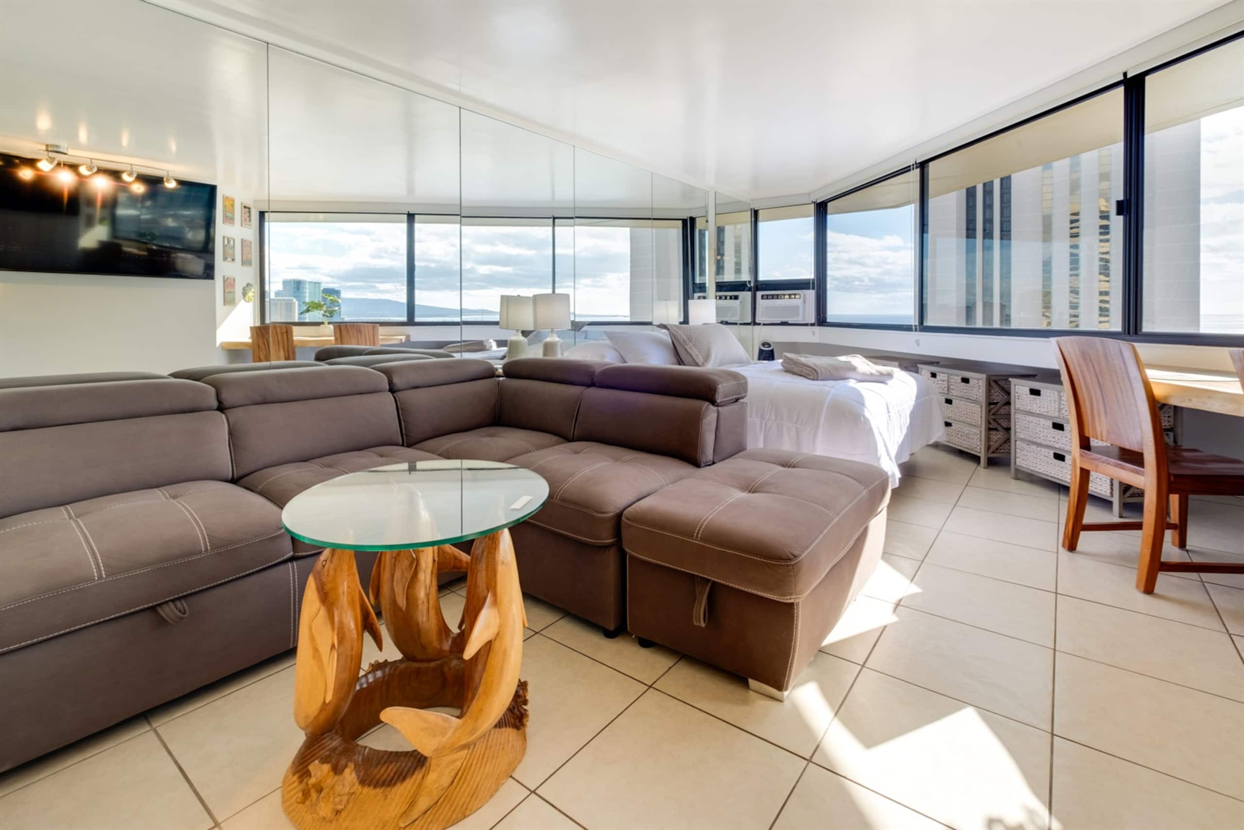 Stunning Waikiki Views • Prime Location + Parking - Image 3