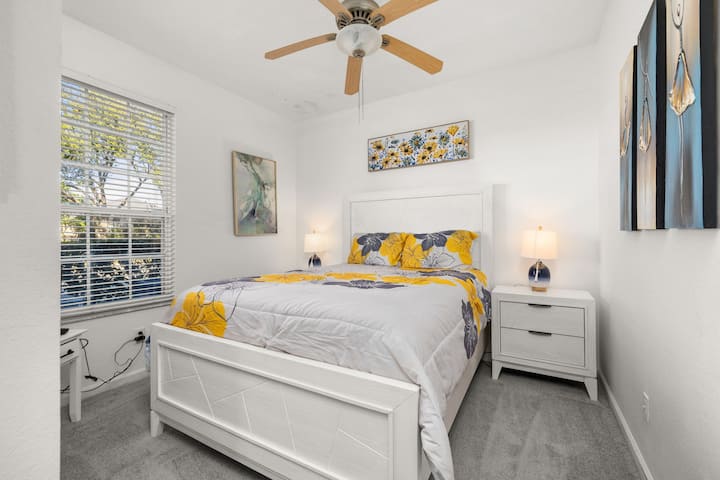 ห้องนอนที่ 2 เป็นห้องควีนไซส์ - ปลายังไม้ปาล์ม