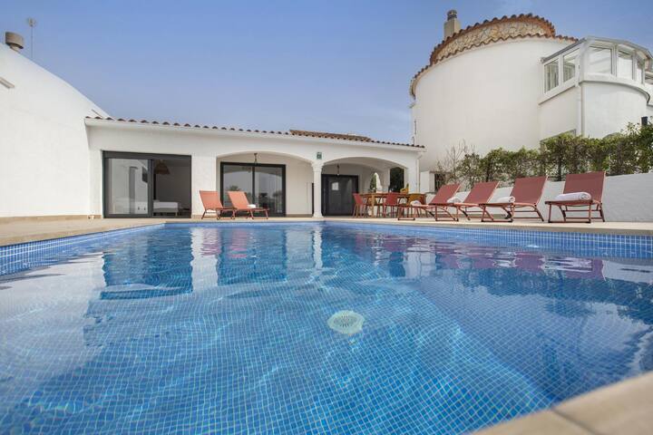 Totally renovated villa on the canal , 3 bedrooms