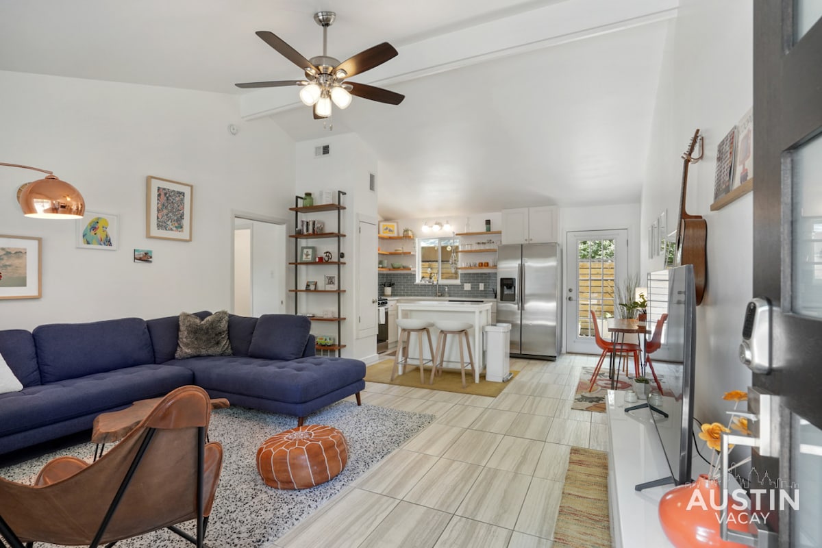 Stylish Austin Retreat w/ Luxurious King Bed + W/D
