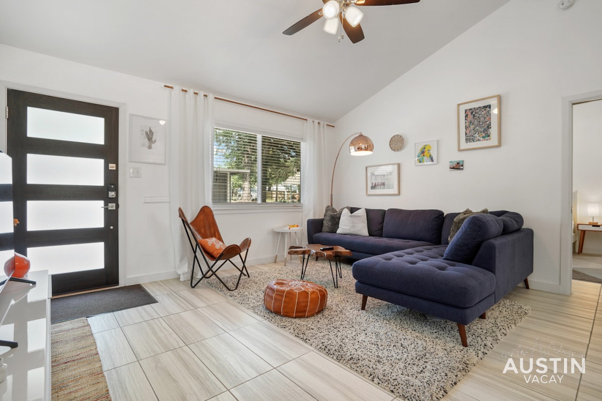 Stylish Austin Retreat w/ Luxurious King Bed + W/D