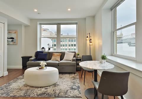 Top Airbnb: Charming 1 BR Apts - 1.25 Miles to TIAA Bnk Fld! in Downtown Jacksonville