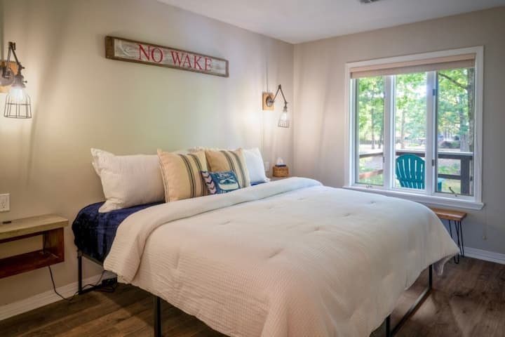 غرفة النوم الثانية في الطابق السفلي