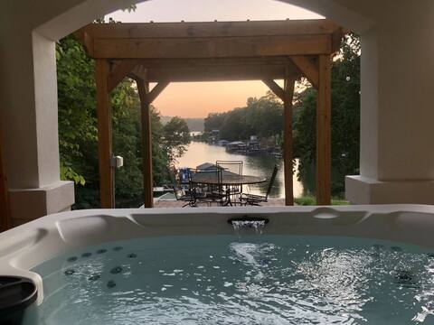 Hummingbird Home by AvantStay | Boat House + Dock