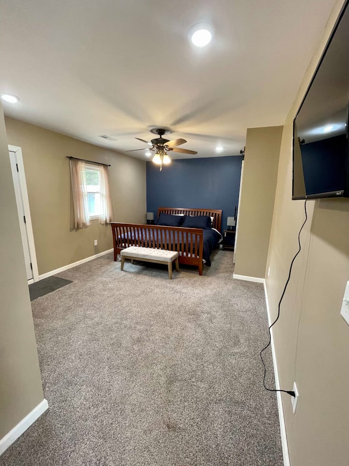 Main House Bedroom 1 - King