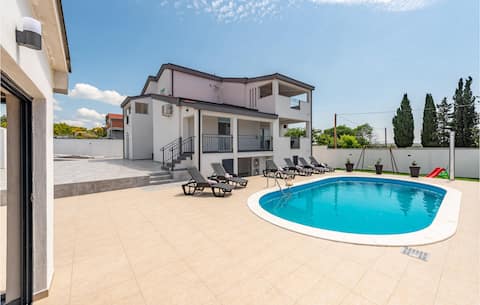 Beautiful home in Zadar