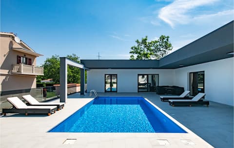 3 bedroom nice home in Nedescina