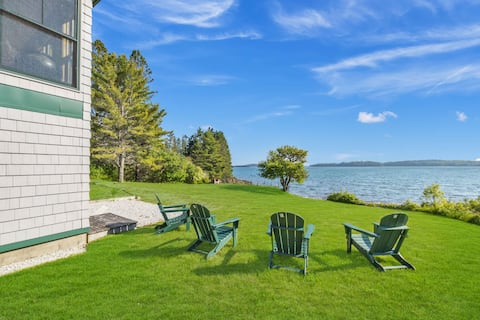 Fox Beach House! Oceanfront home, sleeps 10!